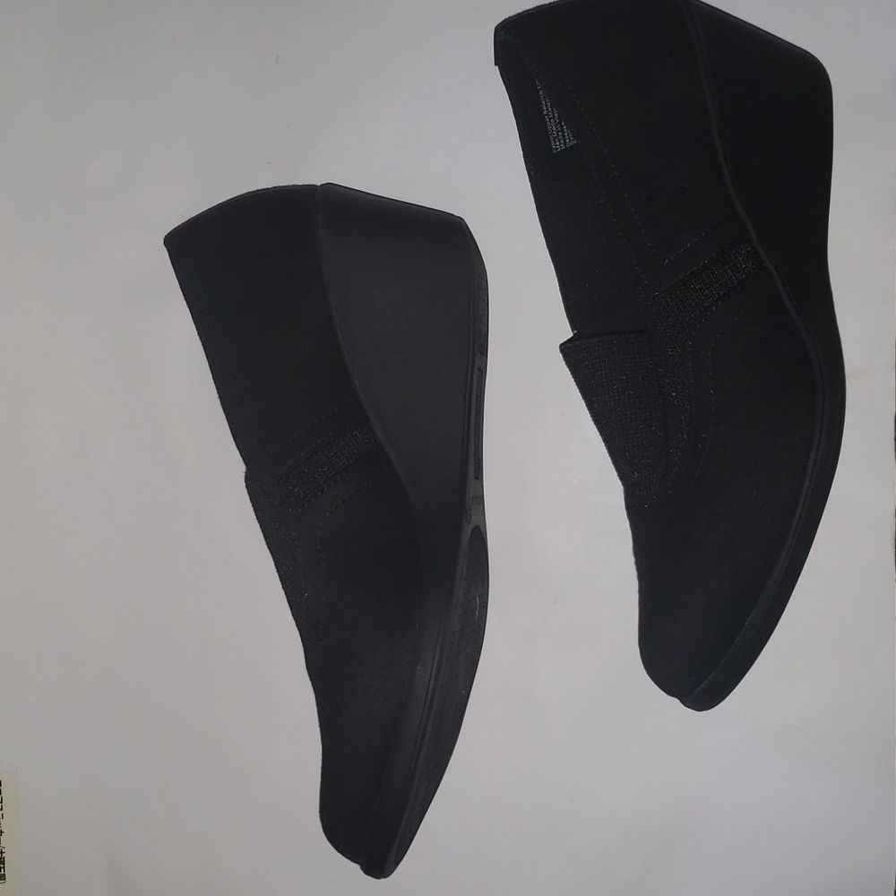 Comfort Plus by Predictions 5 1/2 W Black Wedge Slip On Closed Toe - Picture 2 of 12